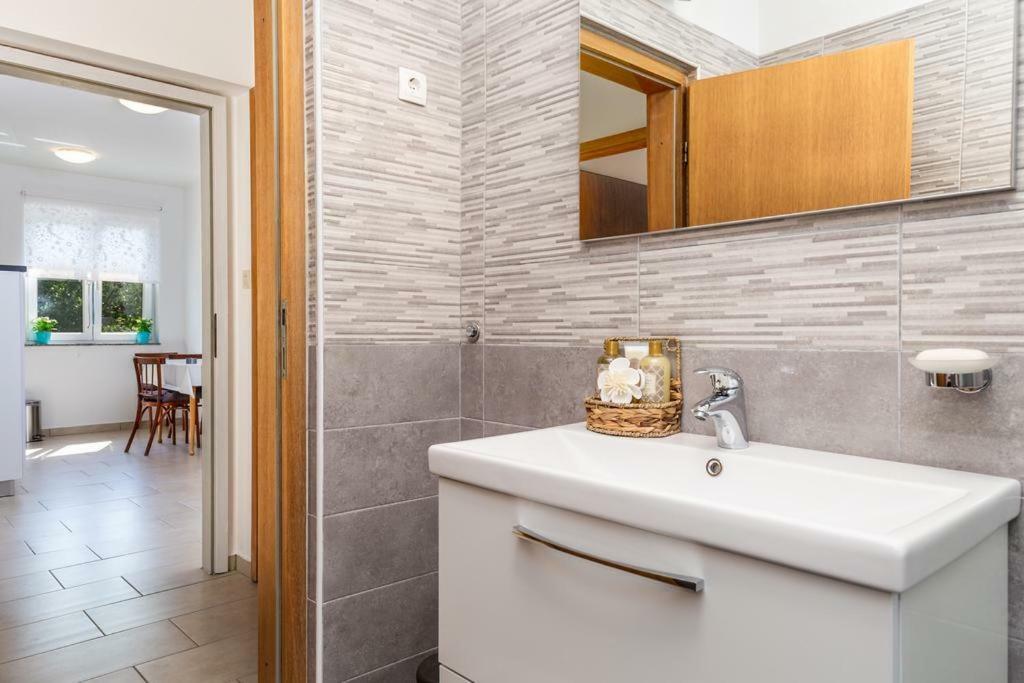 Apartment Roza, Sea View, Free Parking Icici Exterior foto